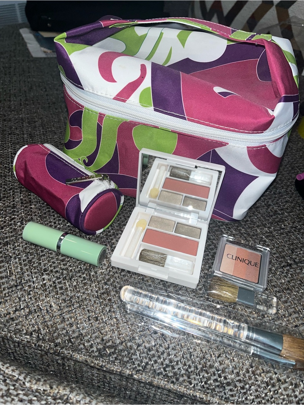 Clinique 4 Piece w/Cosmetics Case & Lipstick Pouch